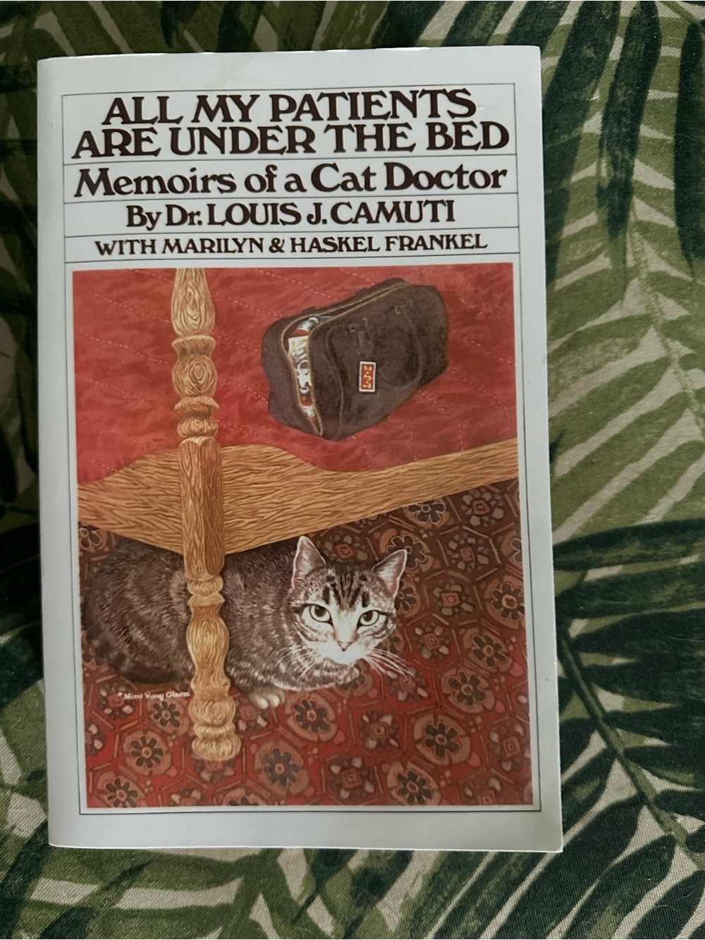 All My Patients Are Under the Bed - Memoirs of a Cat Doctor (White)